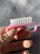 Щетка прямоугольная малая розовая с белым ворсом 2000000037165